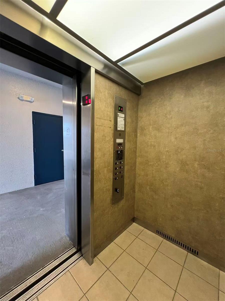 Image 21 of 36 For 5257 Cane Island Loop 402