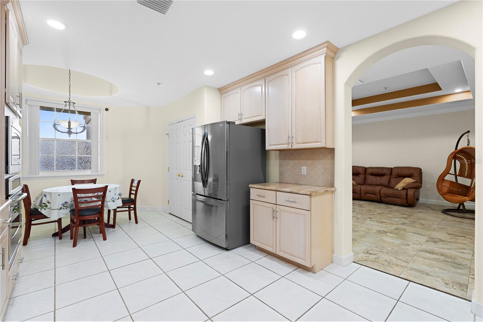 Image 15 of 31 For 8749 The Esplanade  16