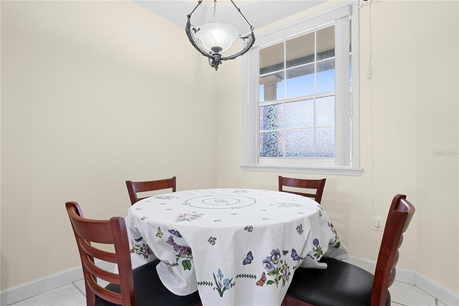 Image 16 of 31 For 8749 The Esplanade  16