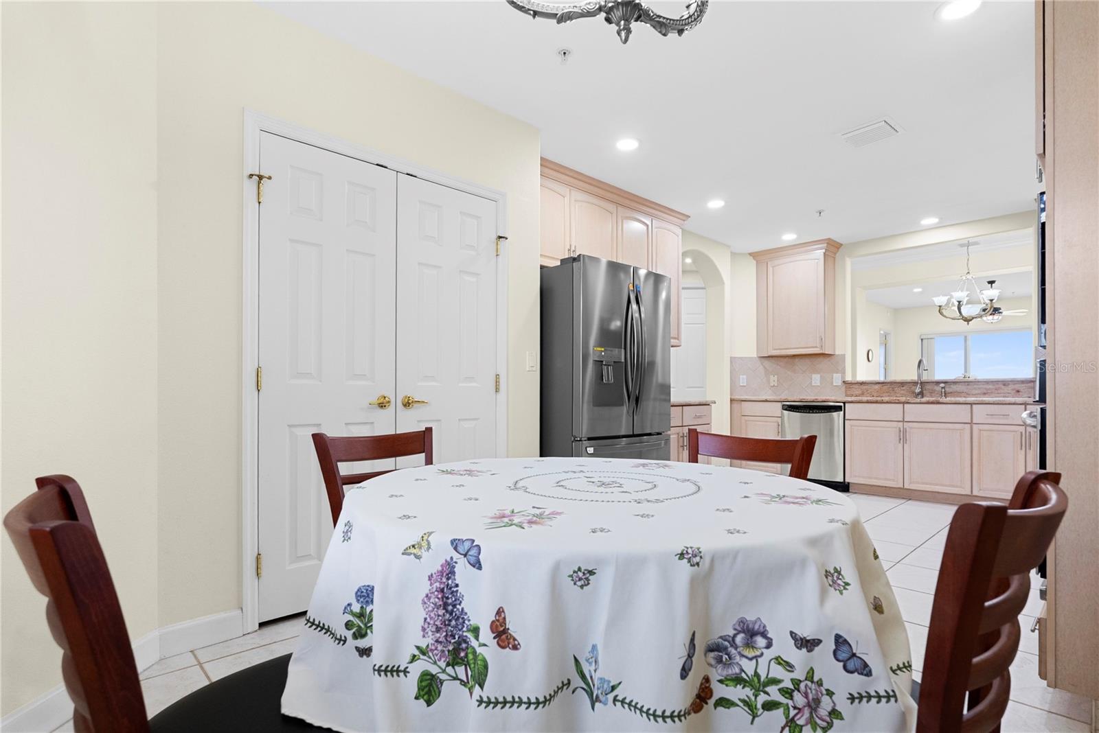 Image 17 of 31 For 8749 The Esplanade  16