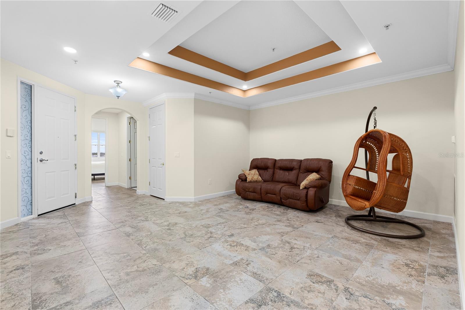 Image 19 of 31 For 8749 The Esplanade  16