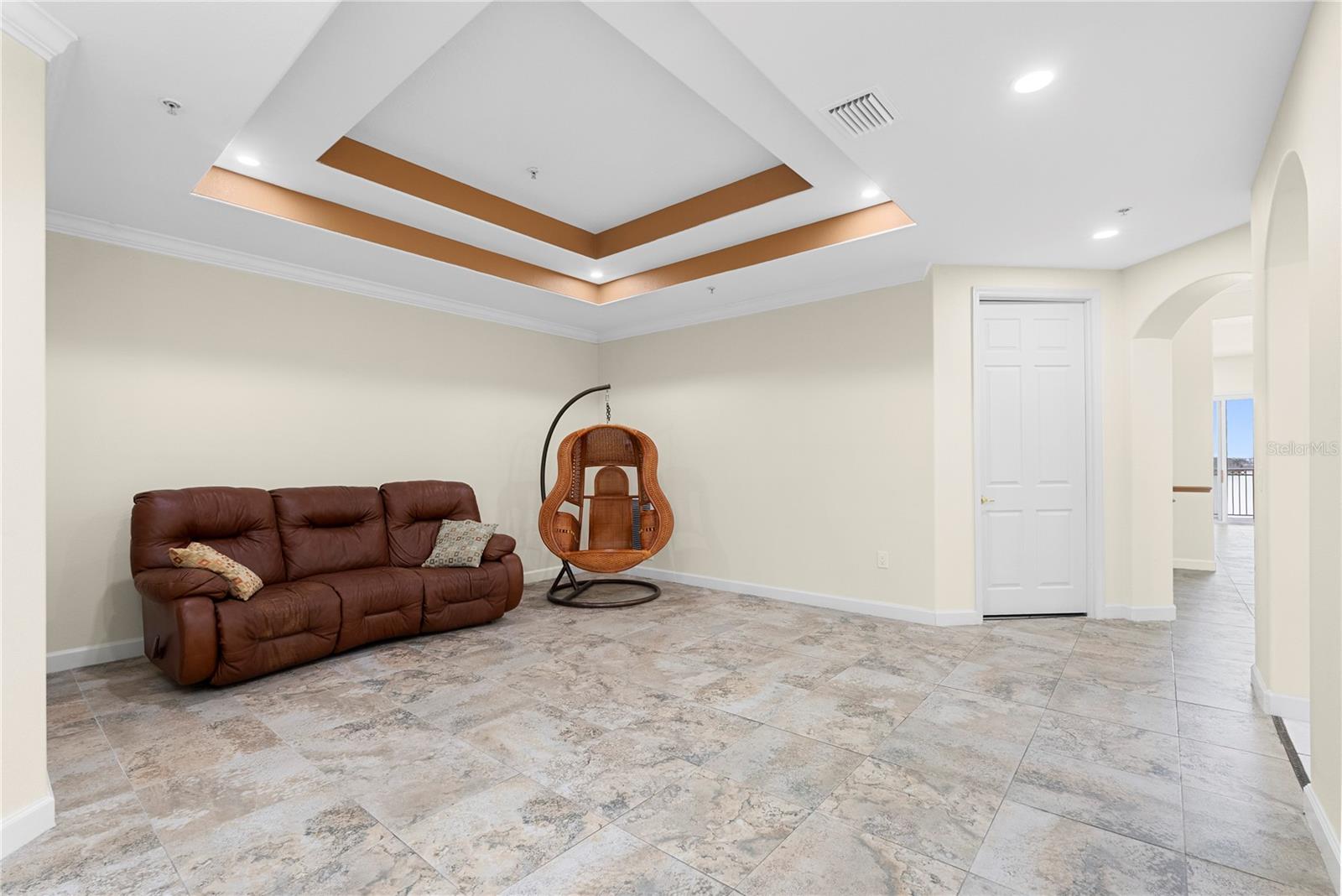 Image 20 of 31 For 8749 The Esplanade  16