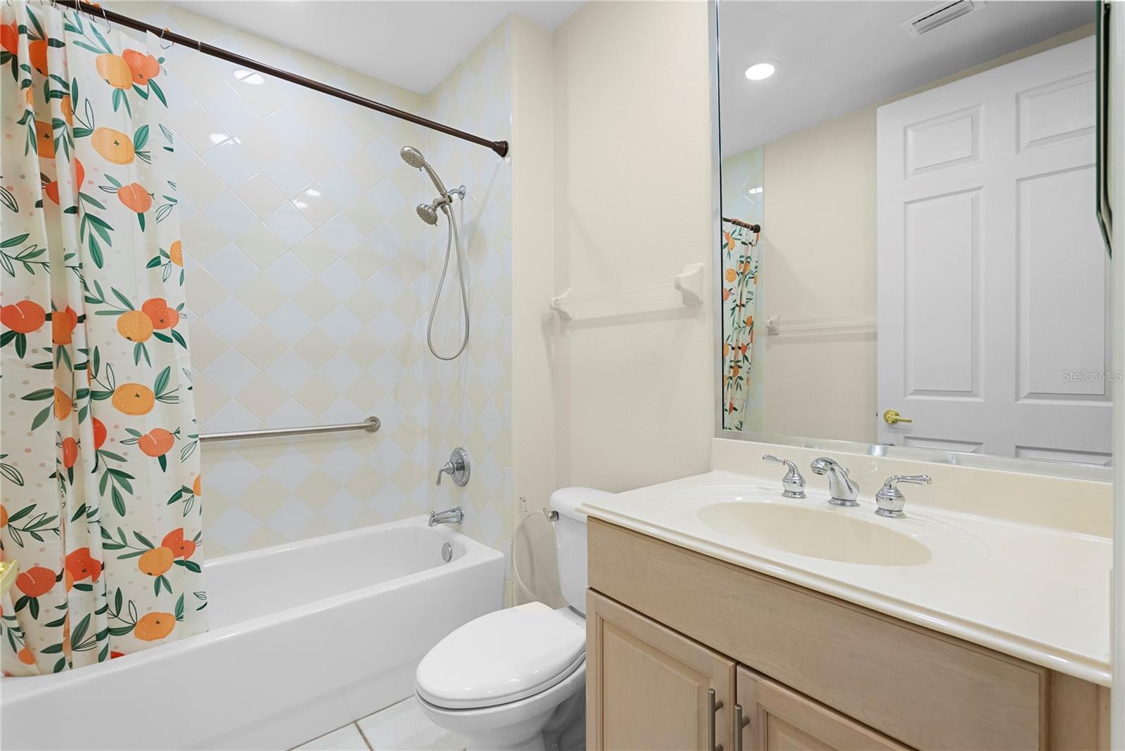 Image 21 of 31 For 8749 The Esplanade  16