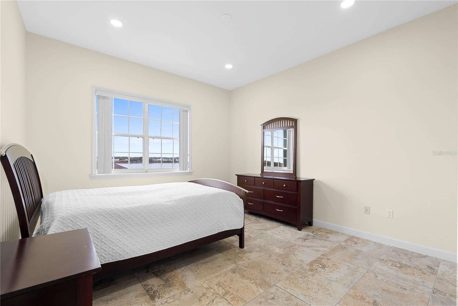 Image 22 of 31 For 8749 The Esplanade  16