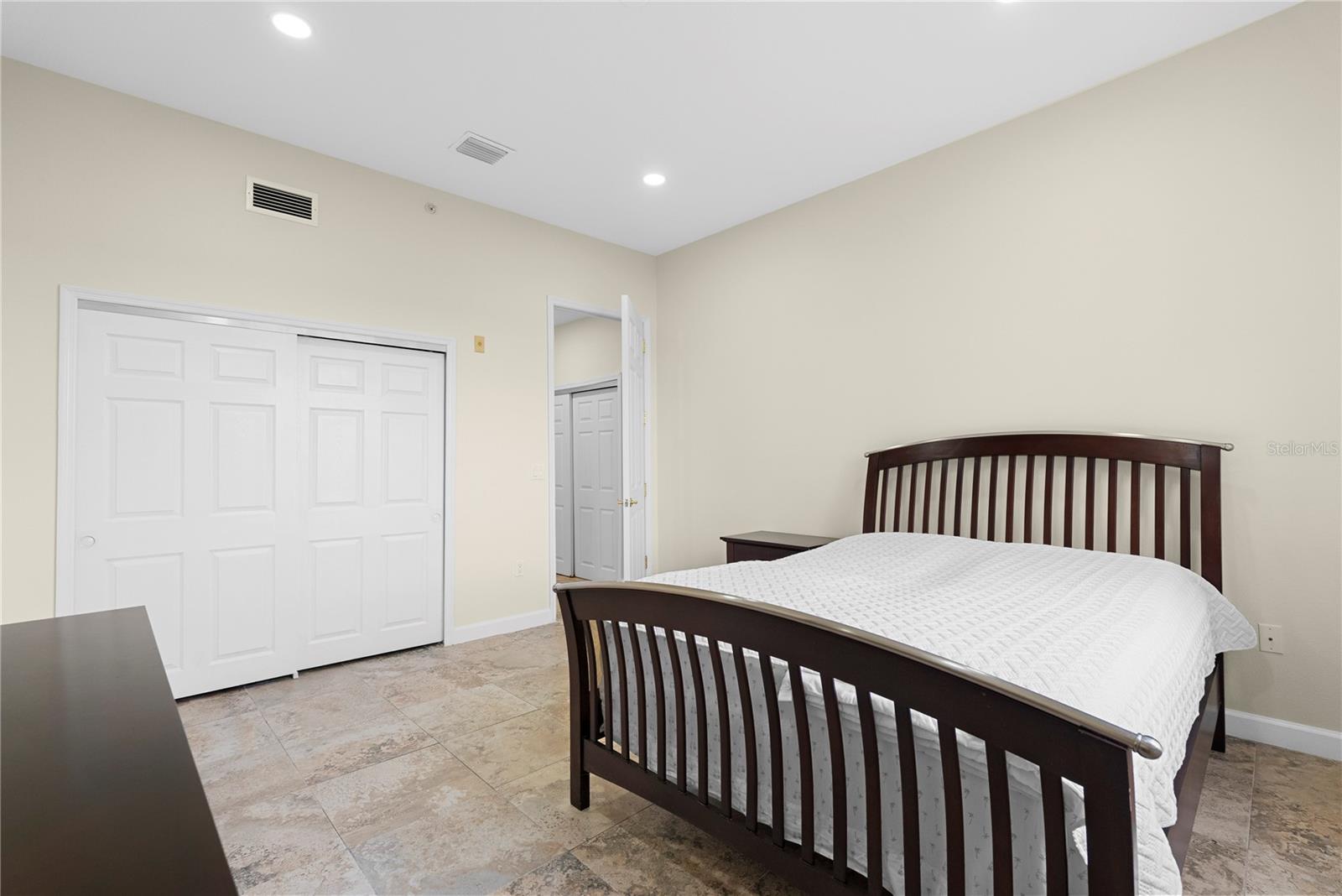 Image 23 of 31 For 8749 The Esplanade  16