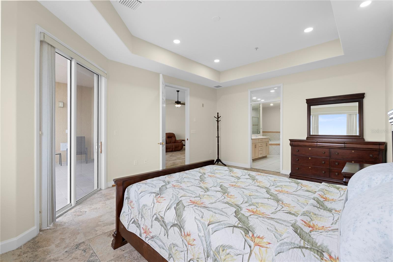 Image 29 of 31 For 8749 The Esplanade  16