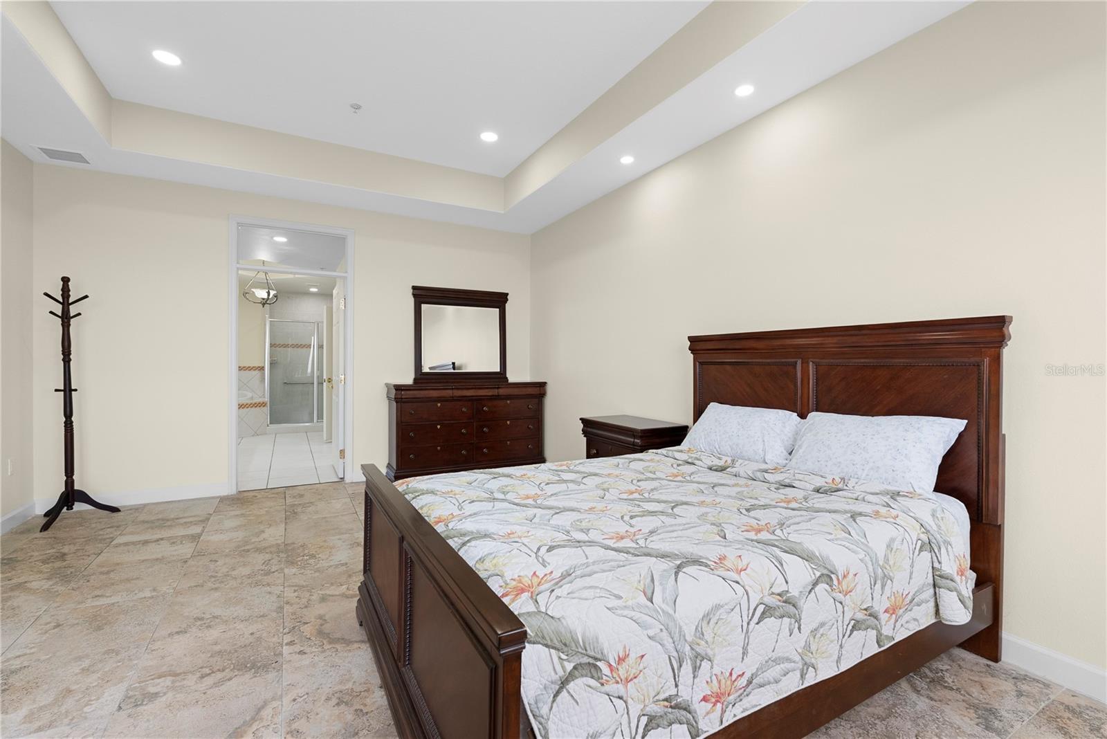 Image 30 of 31 For 8749 The Esplanade  16