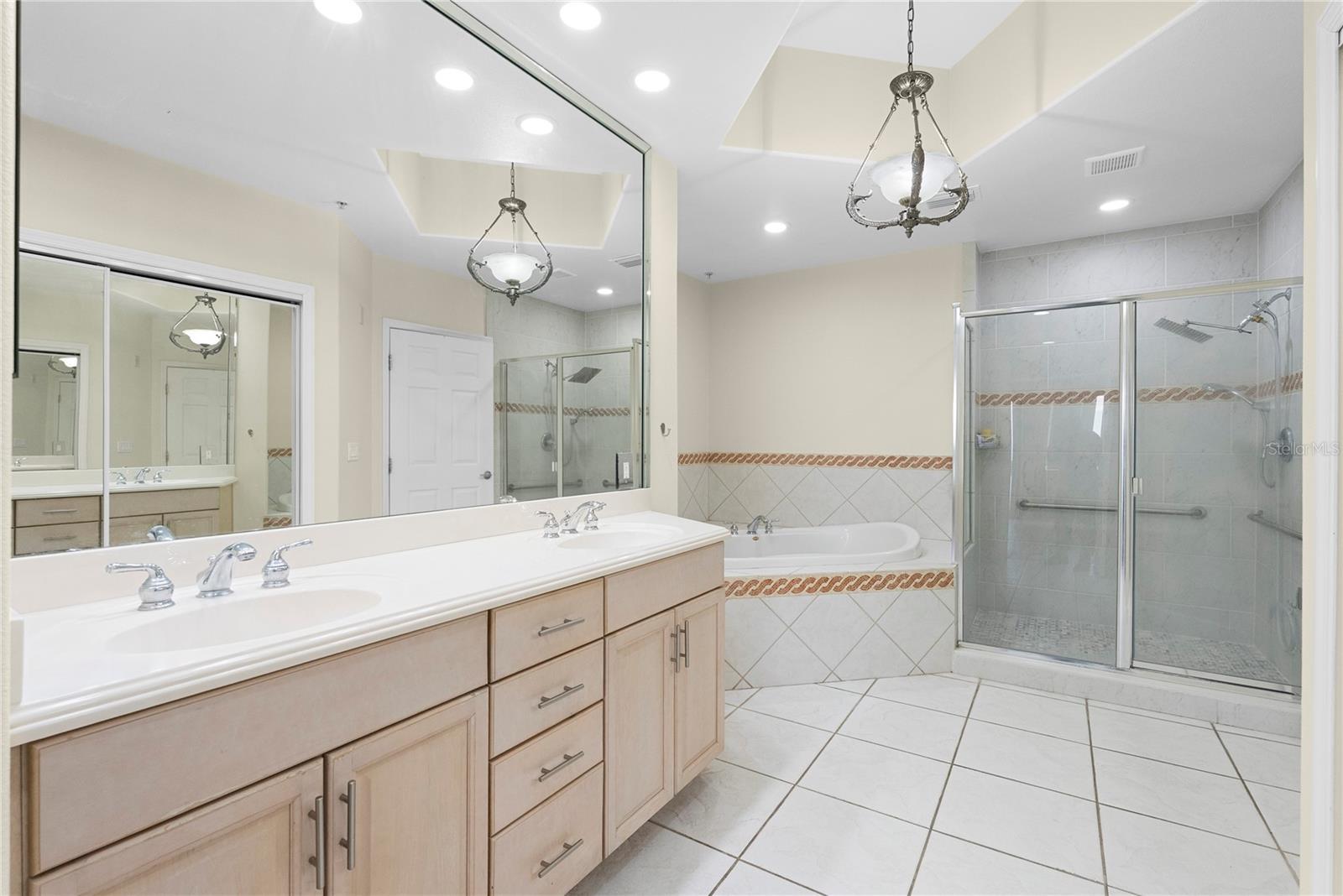 Image 7 of 31 For 8749 The Esplanade  16