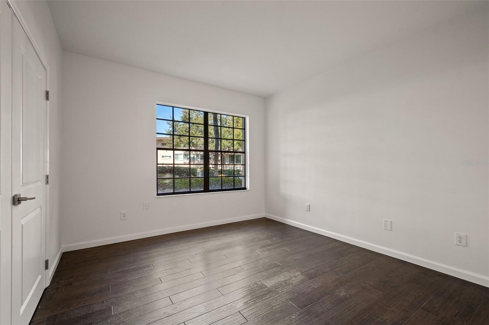 Image 33 of 55 For 106 Interlachen Avenue 118