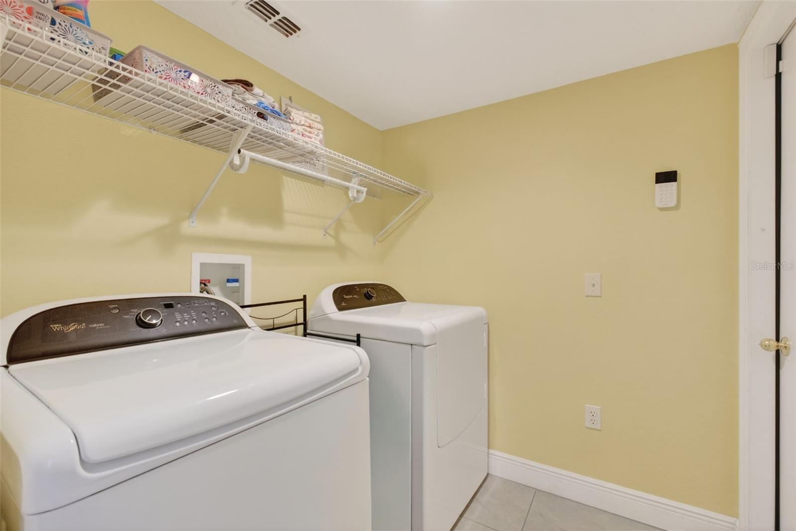 Image 13 of 35 For 871 Courtland Boulevard