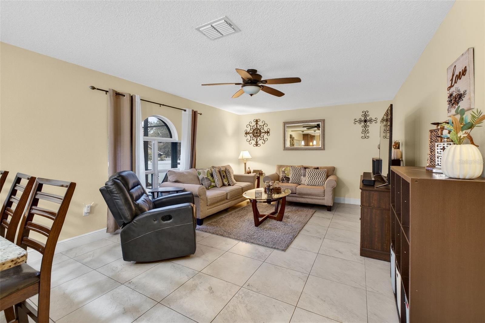 Image 5 of 35 For 871 Courtland Boulevard