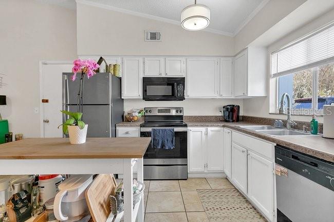 Image 3 of 21 For 172 Grove Street