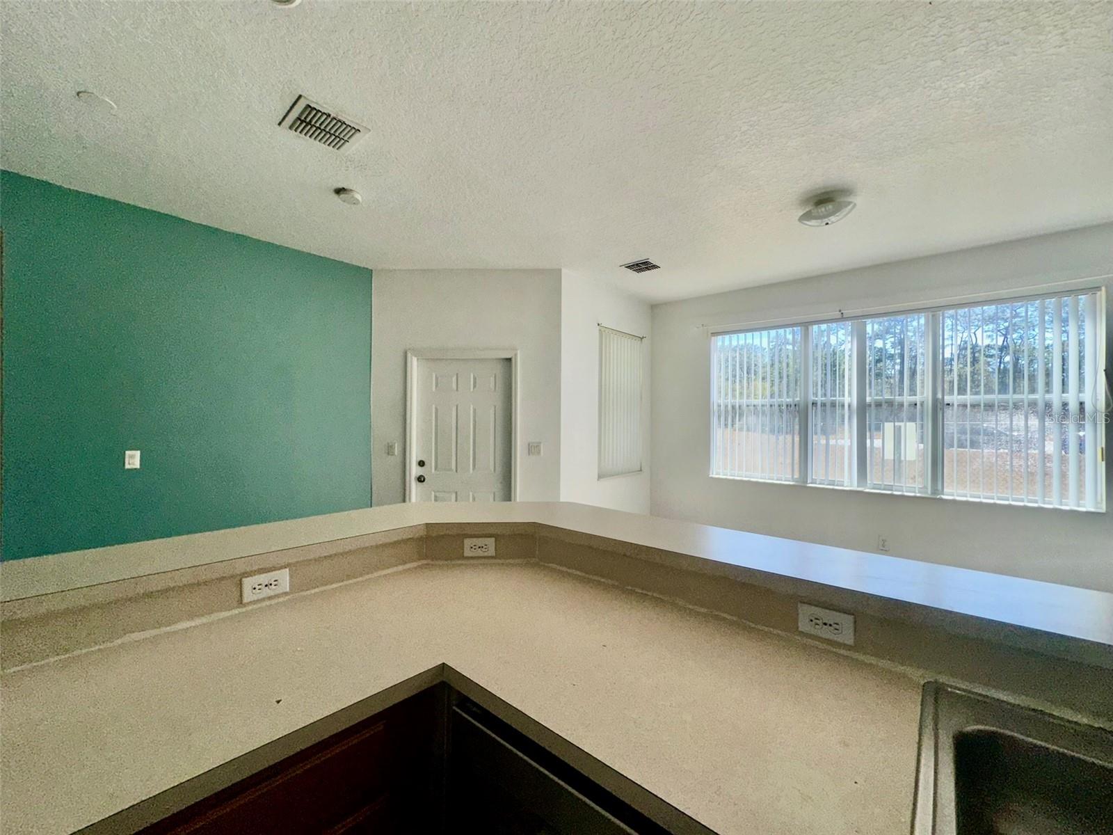 Image 13 of 36 For 4304 Paradise Cove Court