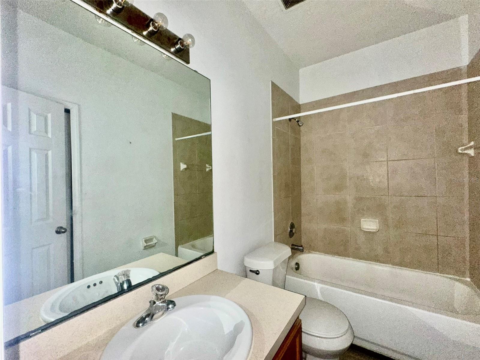 Image 21 of 36 For 4304 Paradise Cove Court