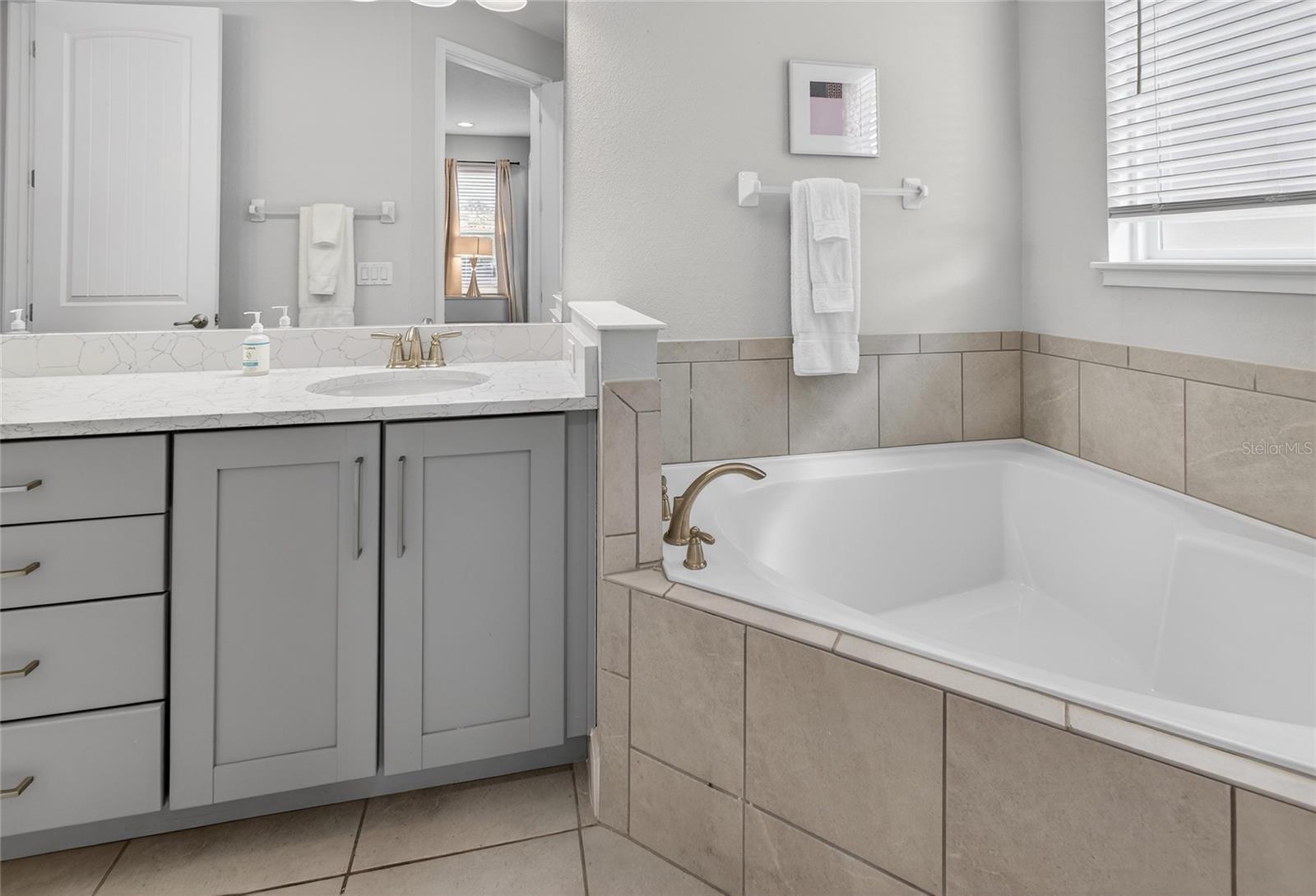 Image 16 of 98 For 7666 Fairfax Drive