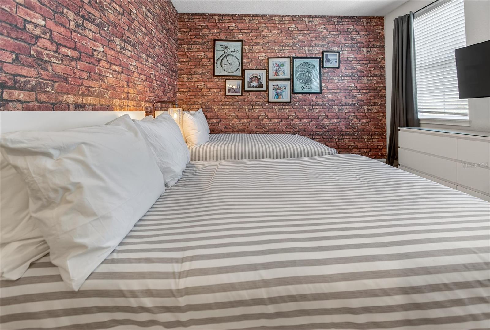 Image 21 of 98 For 7666 Fairfax Drive