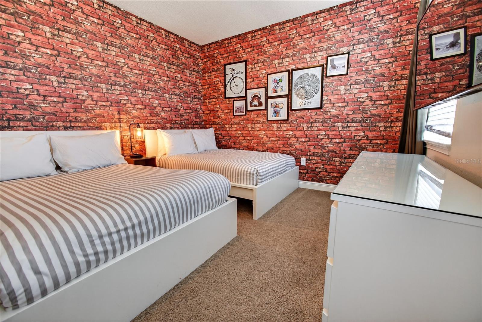 Image 22 of 98 For 7666 Fairfax Drive