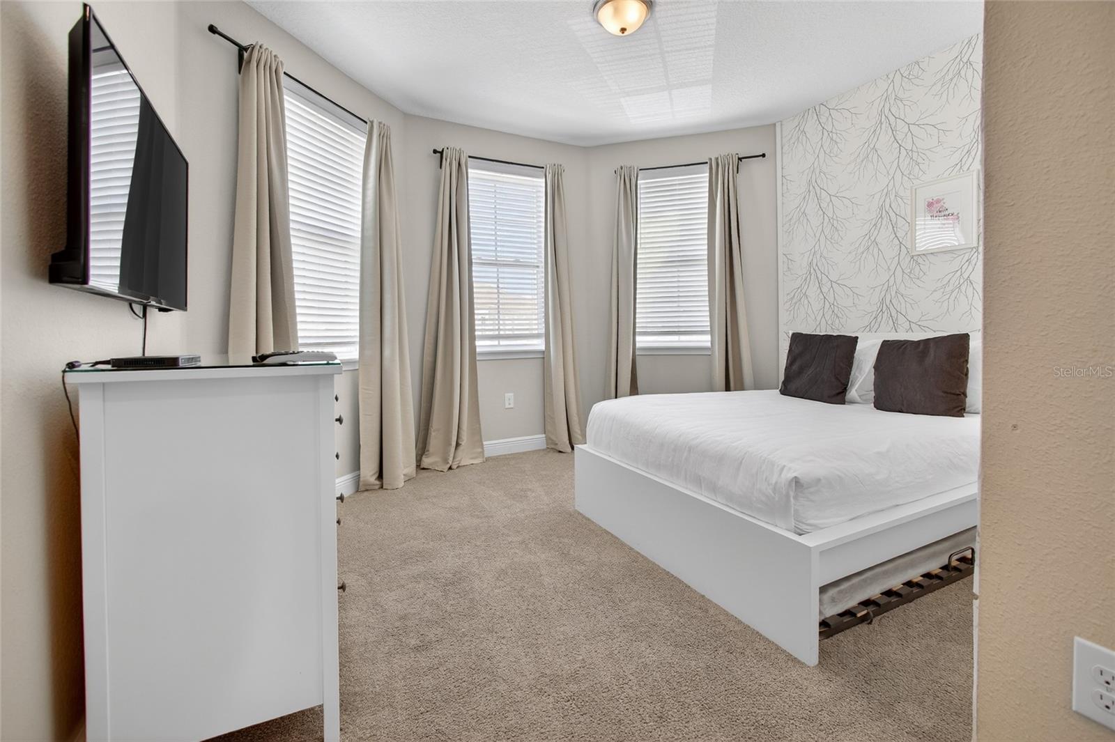 Image 27 of 98 For 7666 Fairfax Drive