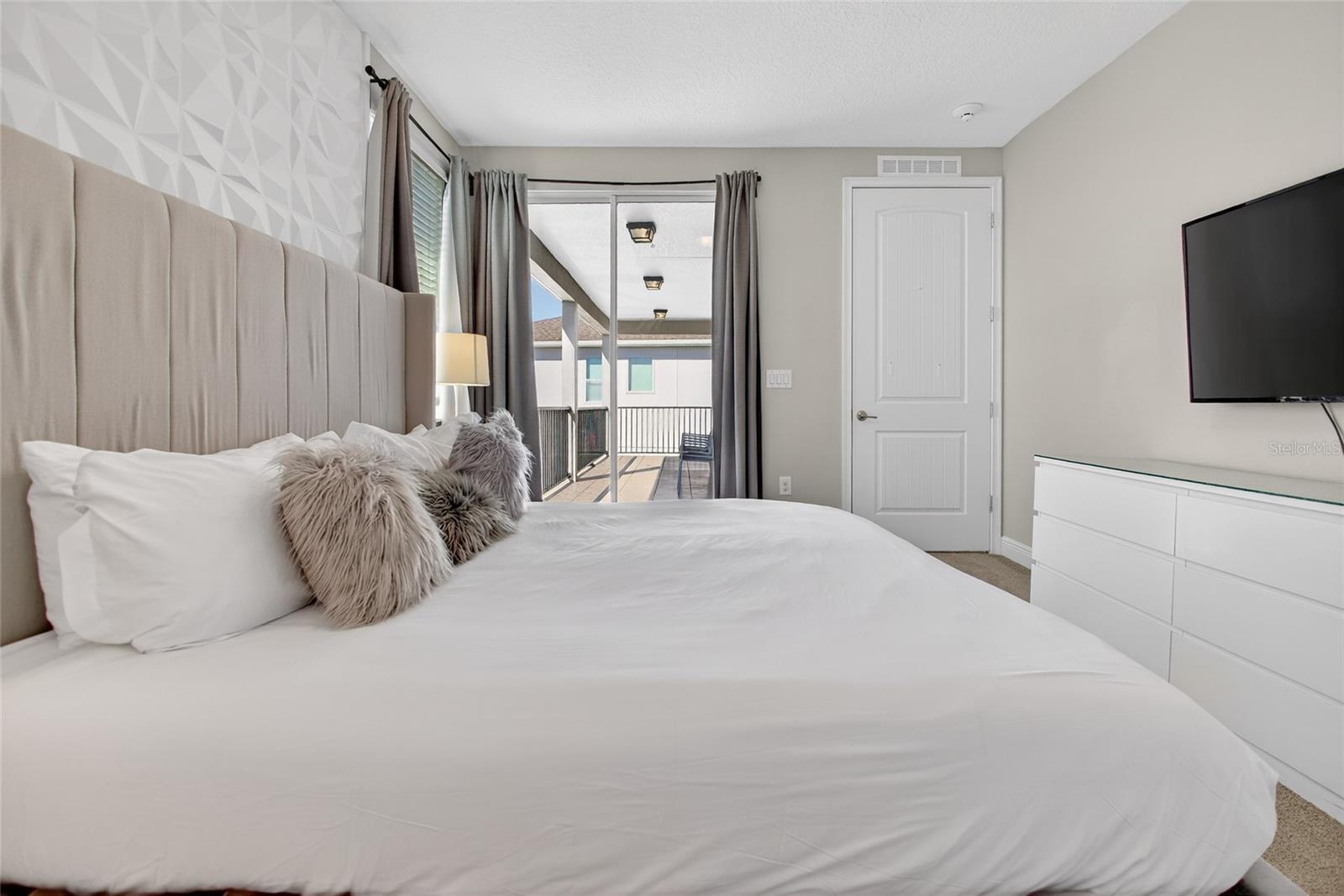 Image 51 of 98 For 7666 Fairfax Drive