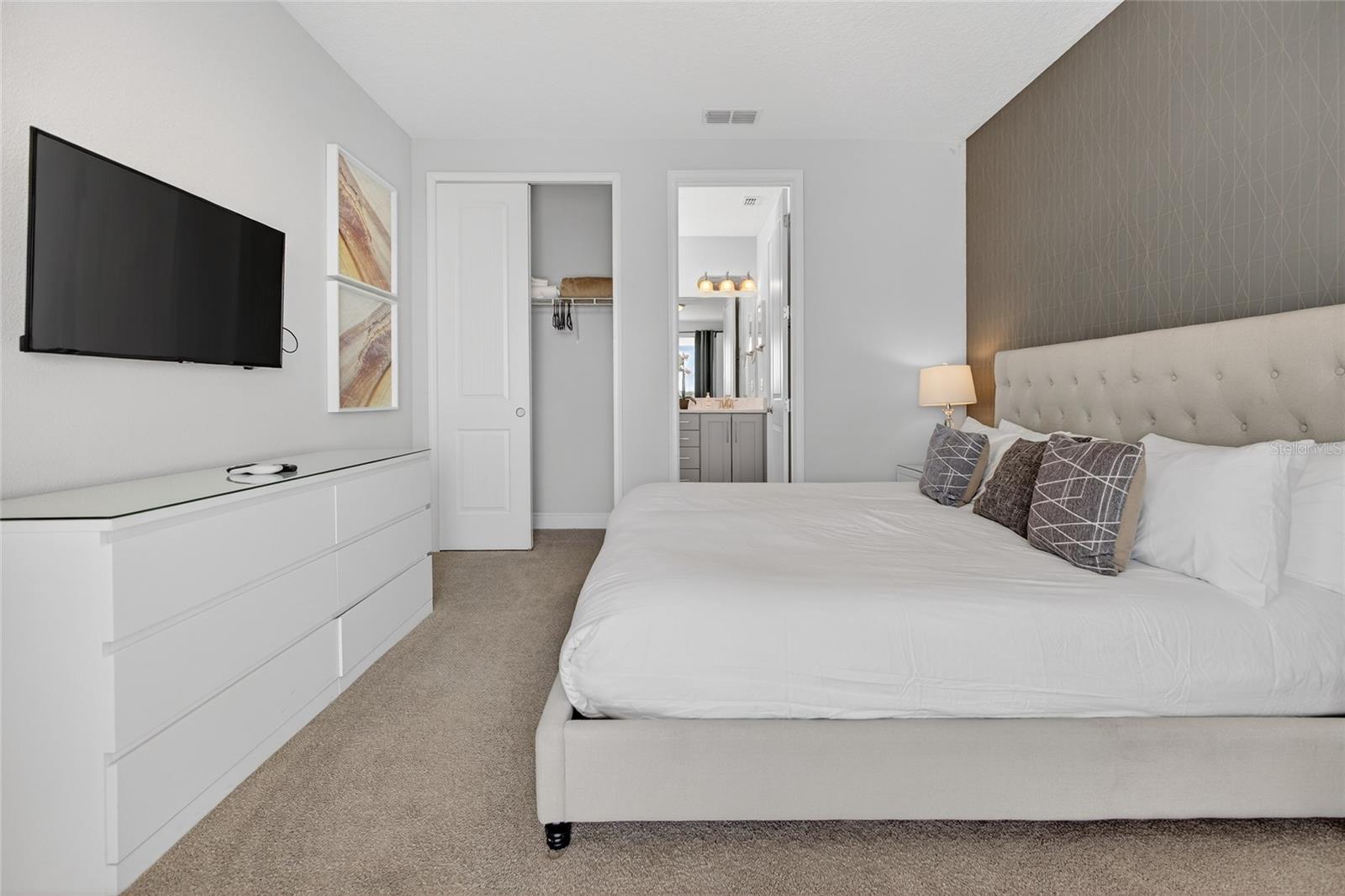 Image 54 of 98 For 7666 Fairfax Drive