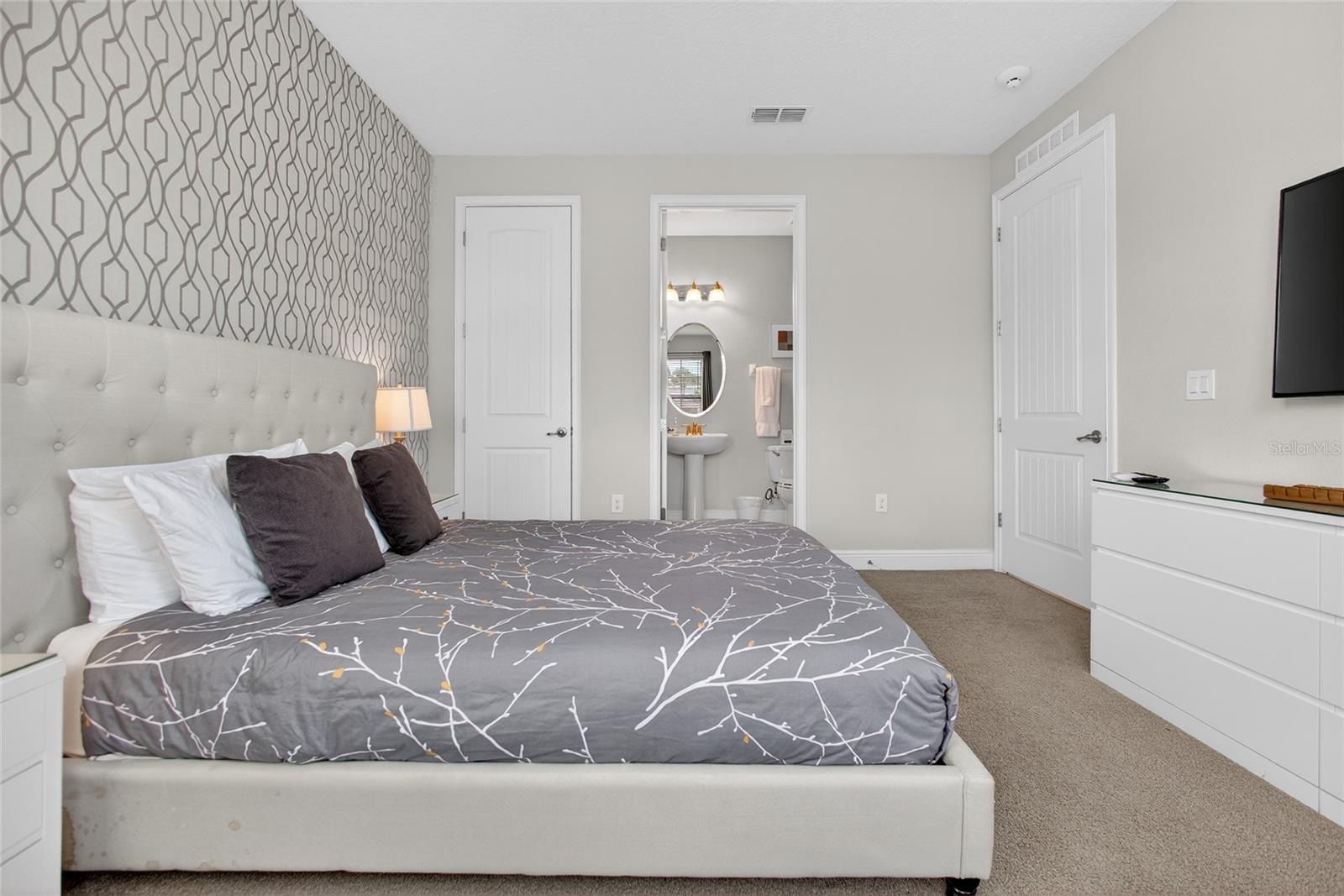 Image 61 of 98 For 7666 Fairfax Drive