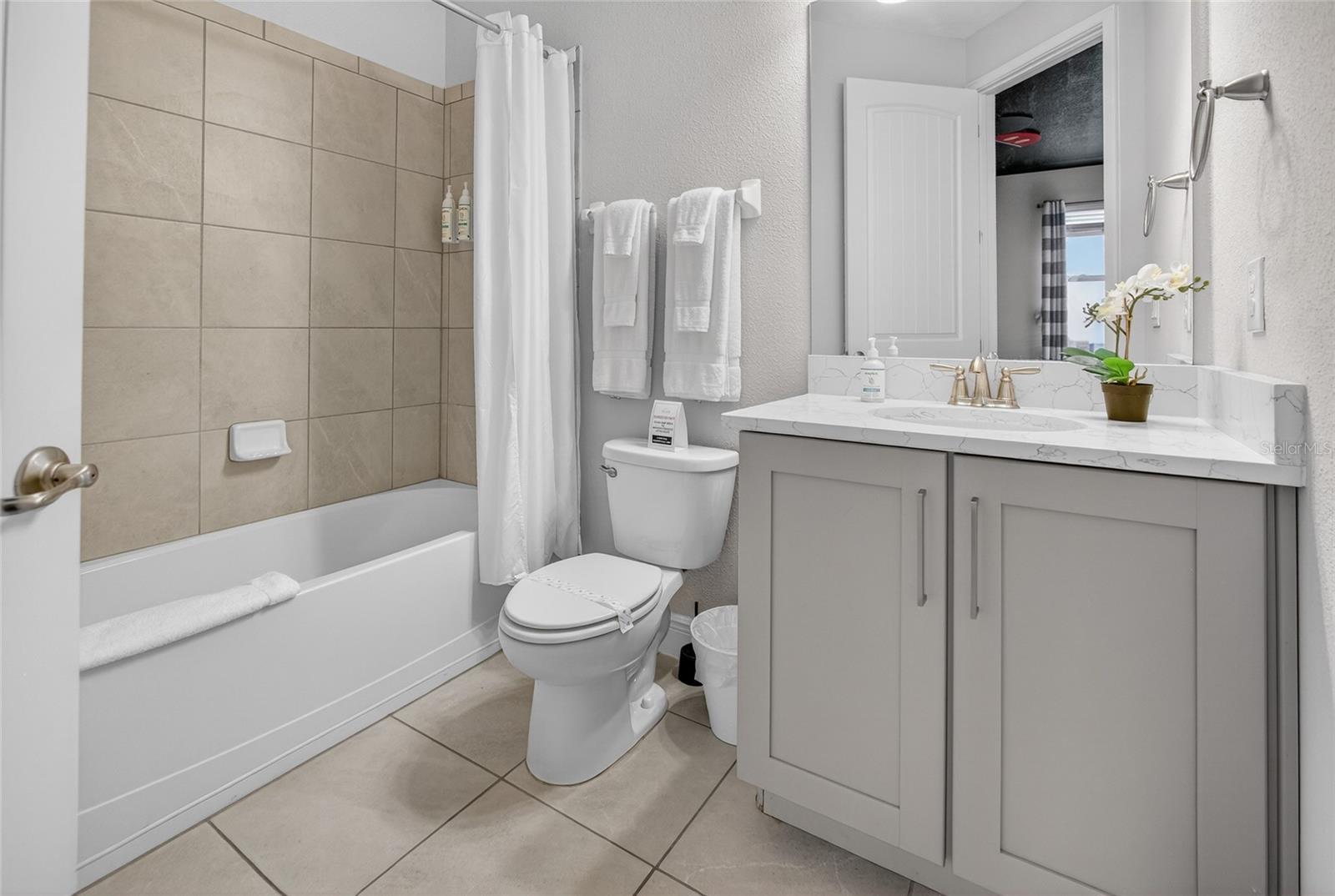 Image 7 of 98 For 7666 Fairfax Drive