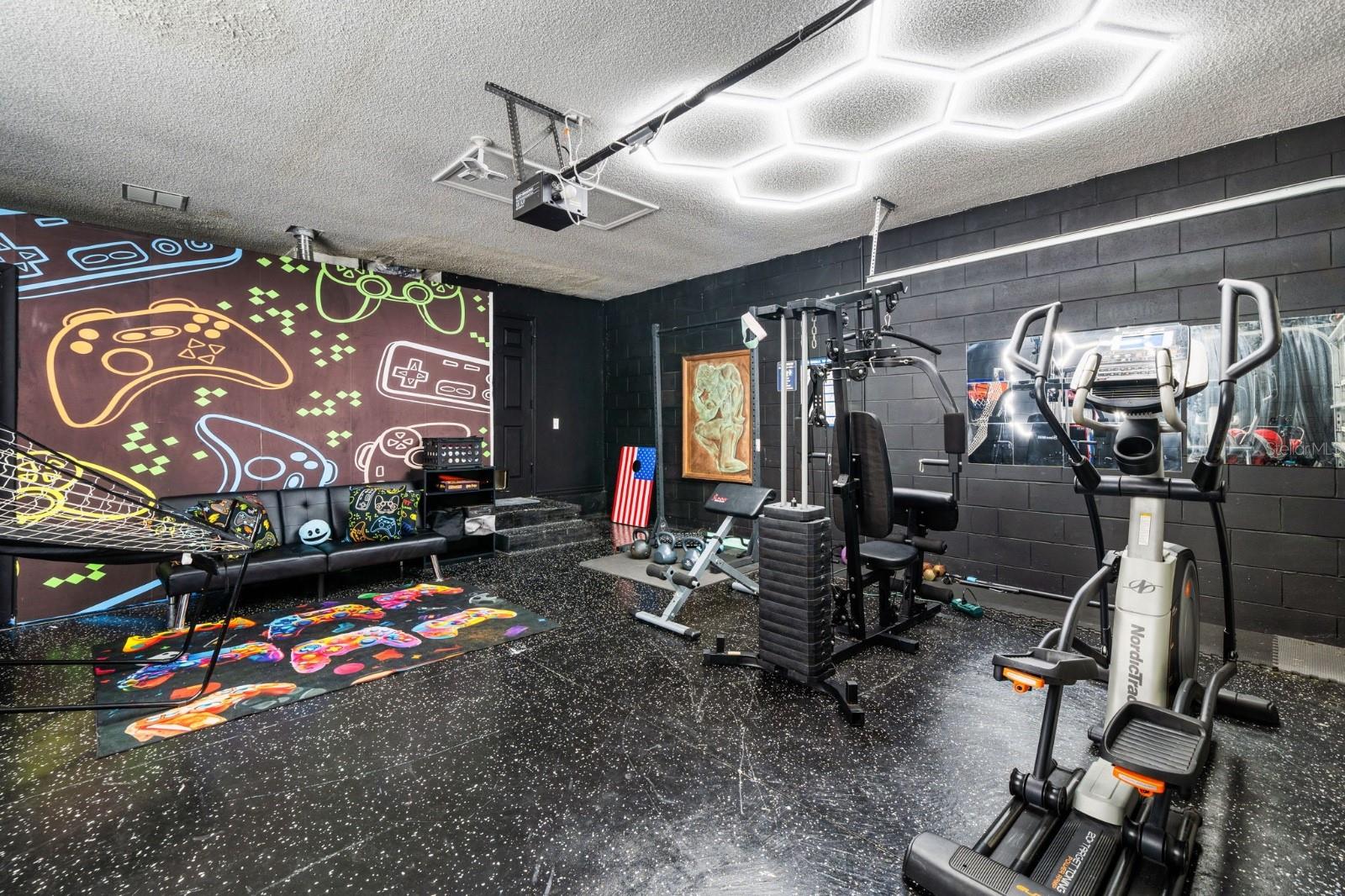 Image 21 of 53 For 137 Roma Way