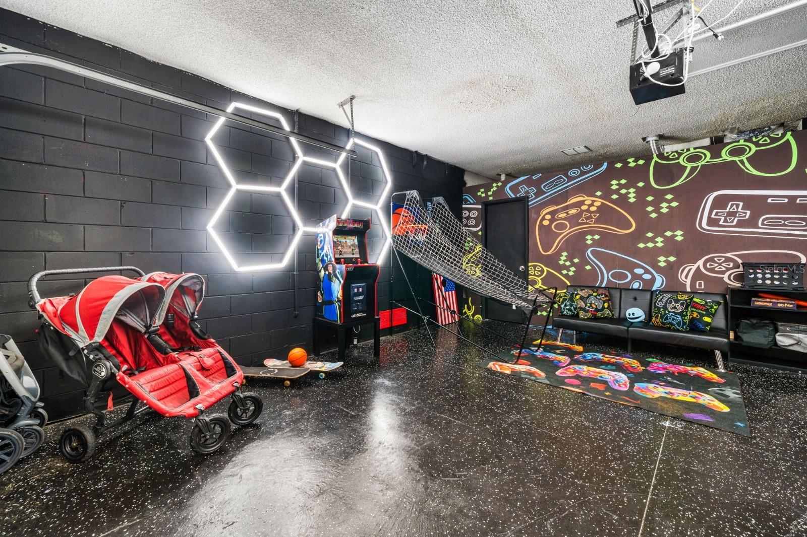 Image 22 of 53 For 137 Roma Way