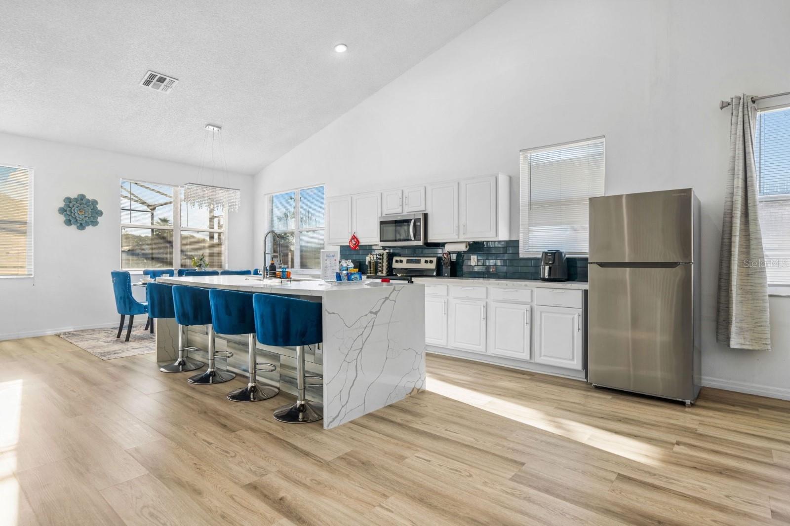 Image 23 of 53 For 137 Roma Way