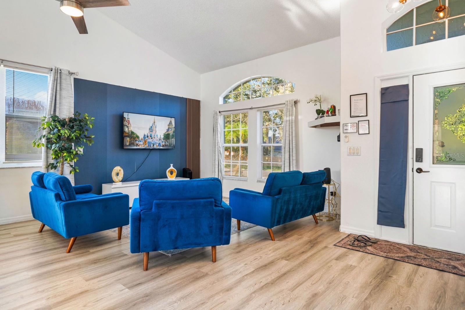 Image 25 of 53 For 137 Roma Way