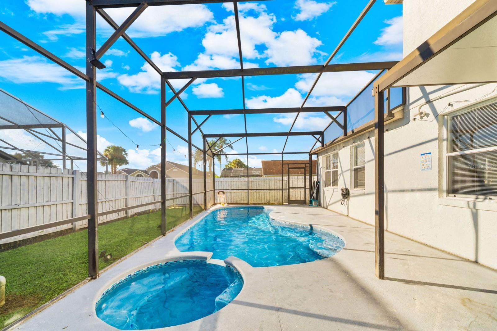 Image 32 of 53 For 137 Roma Way