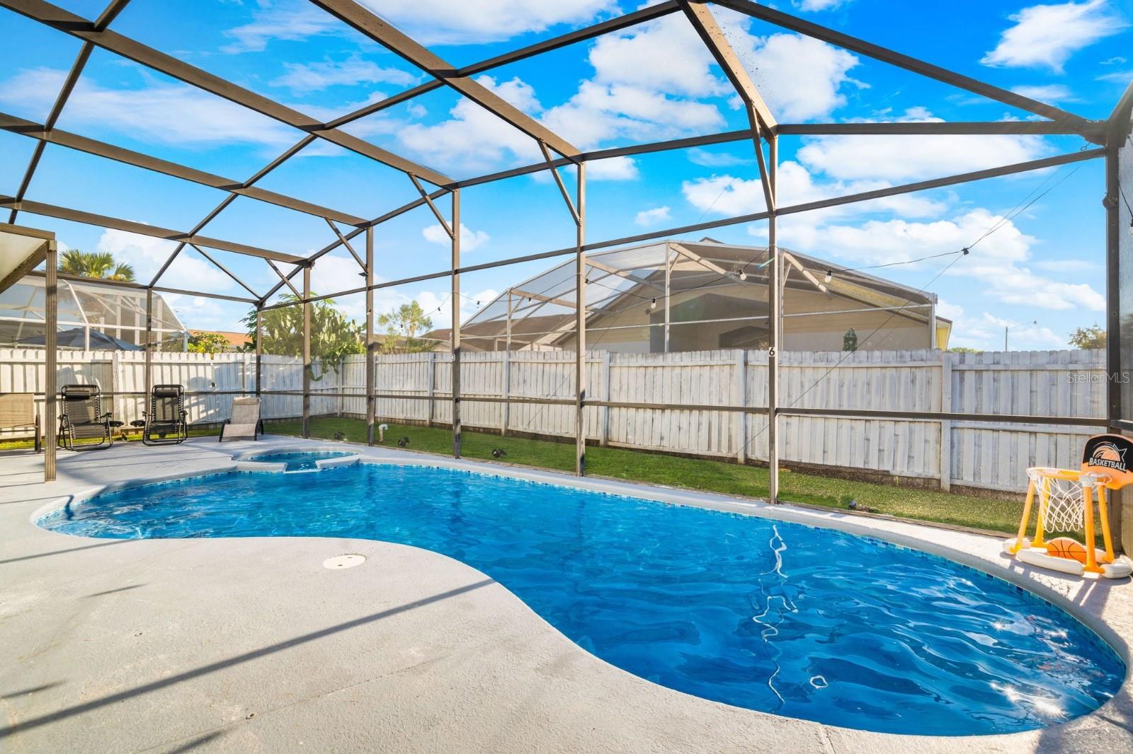 Image 34 of 53 For 137 Roma Way