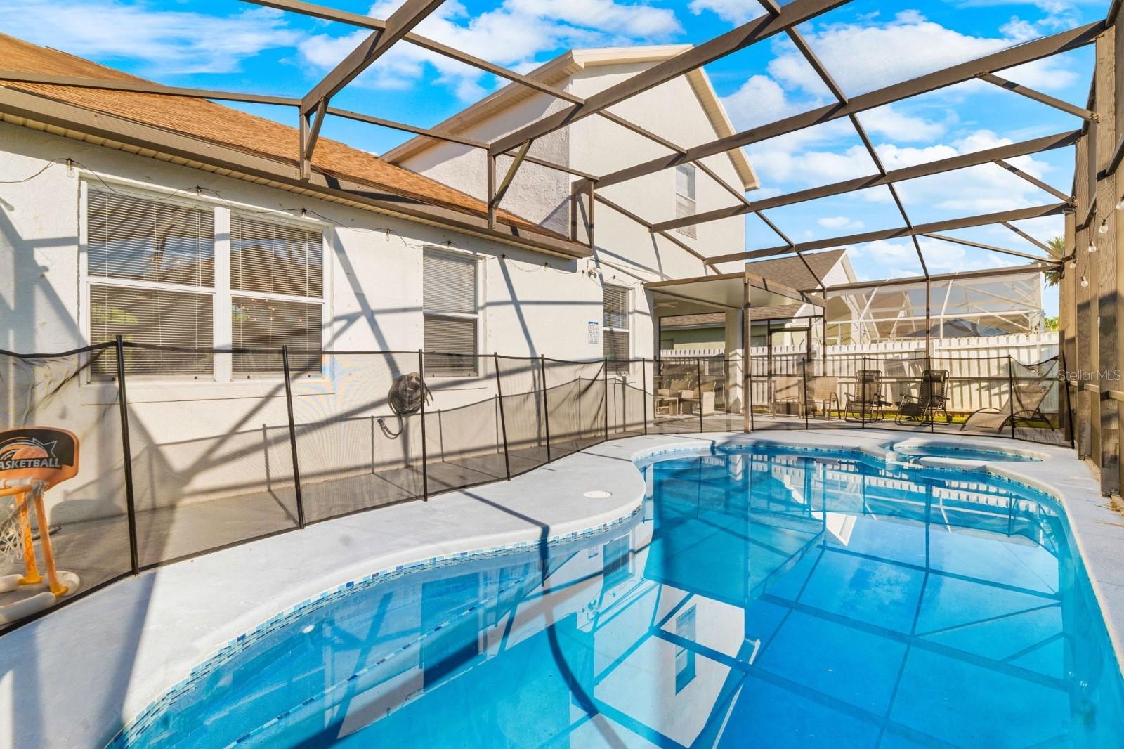 Image 35 of 53 For 137 Roma Way