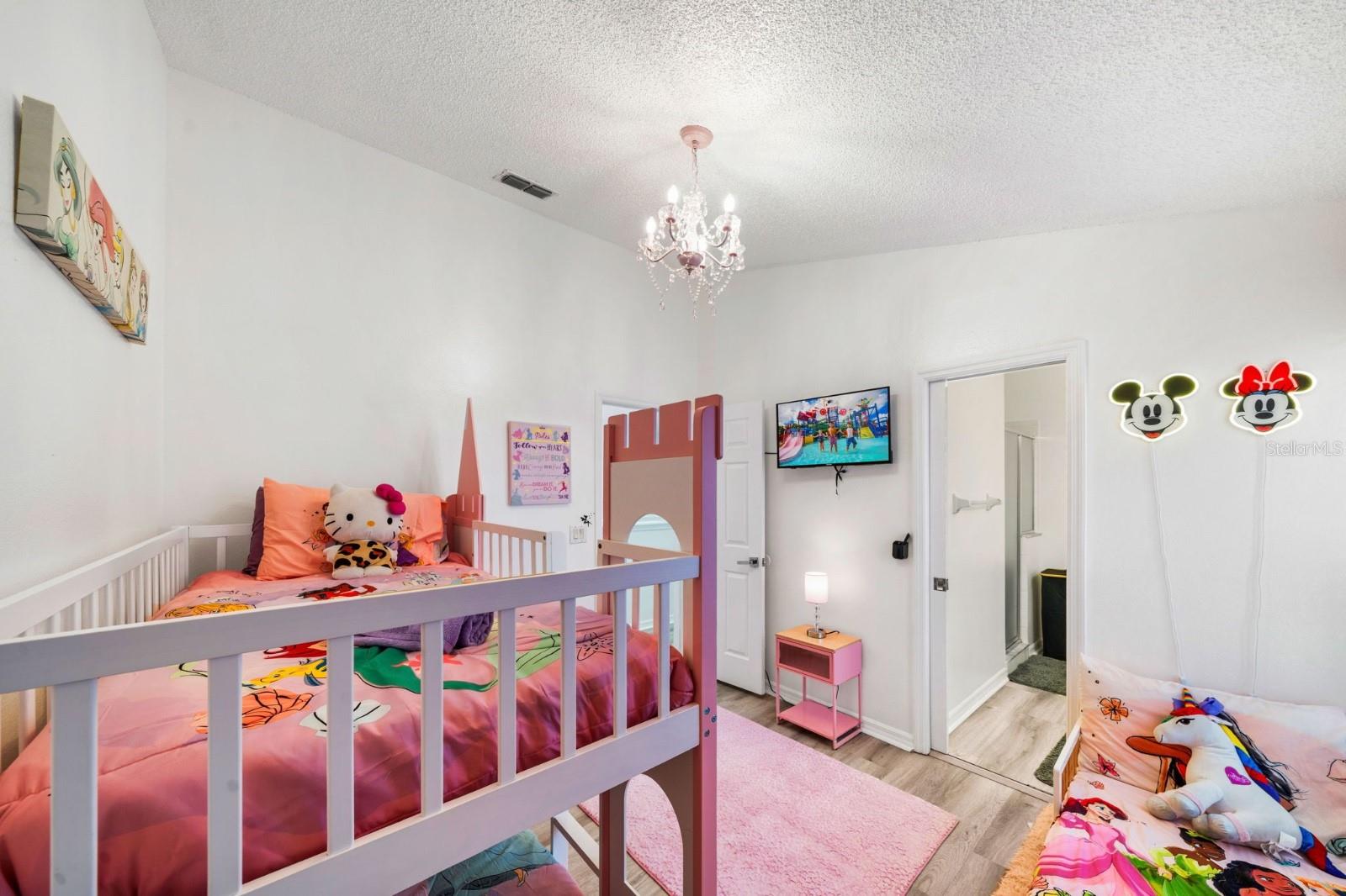 Image 37 of 53 For 137 Roma Way