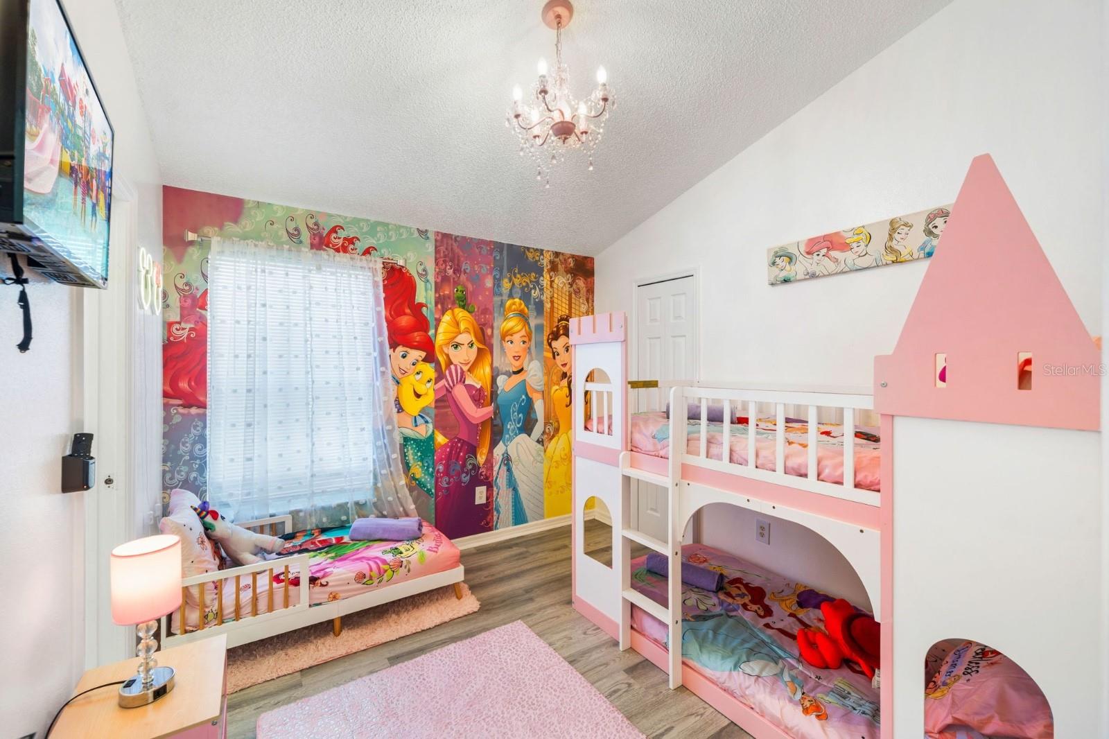 Image 38 of 53 For 137 Roma Way