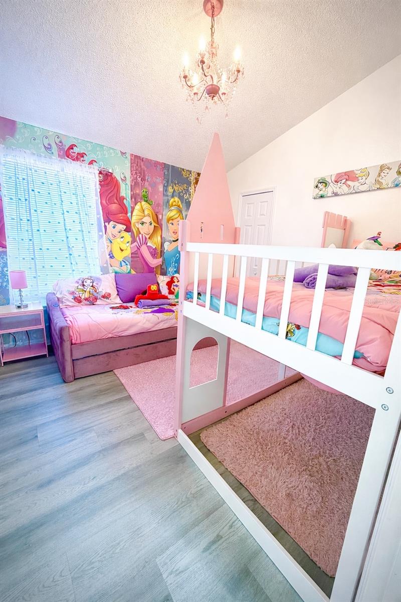 Image 39 of 53 For 137 Roma Way