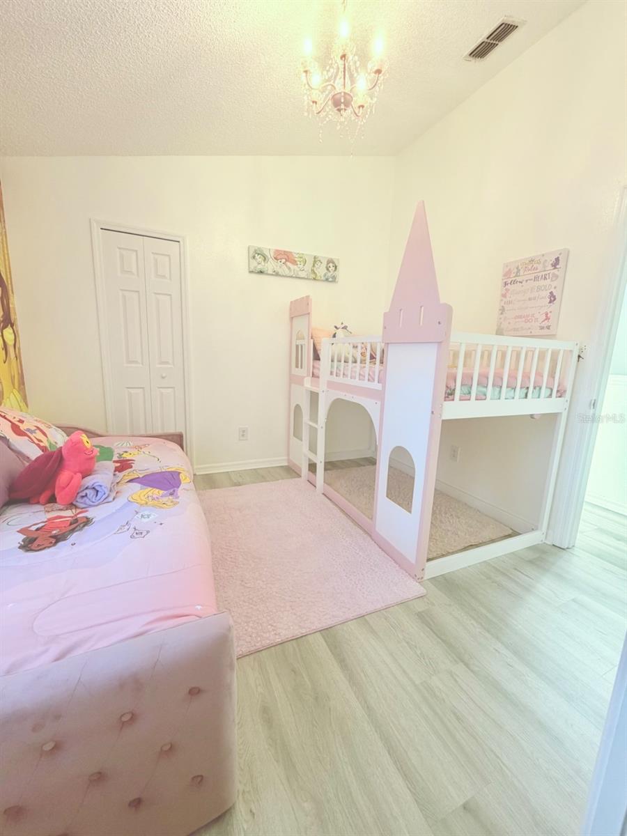 Image 40 of 53 For 137 Roma Way