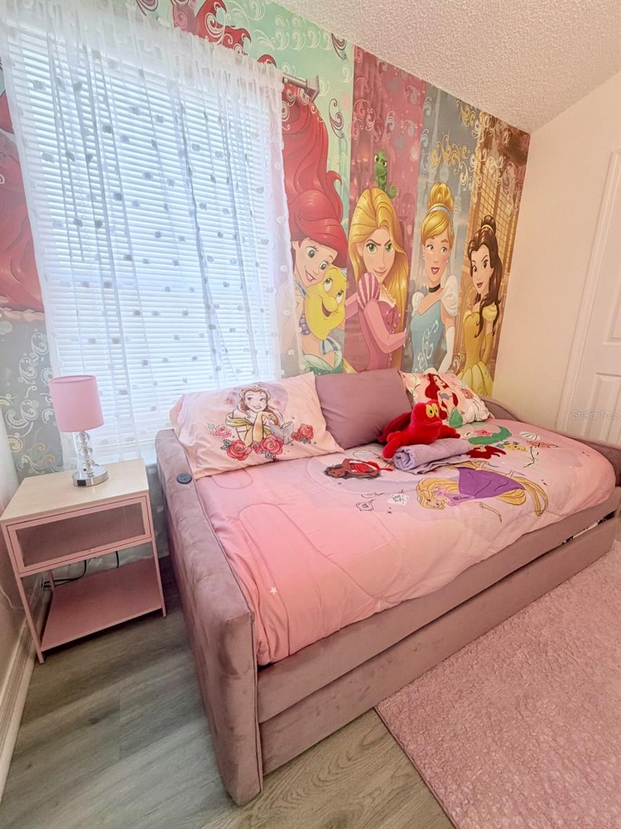 Image 41 of 53 For 137 Roma Way