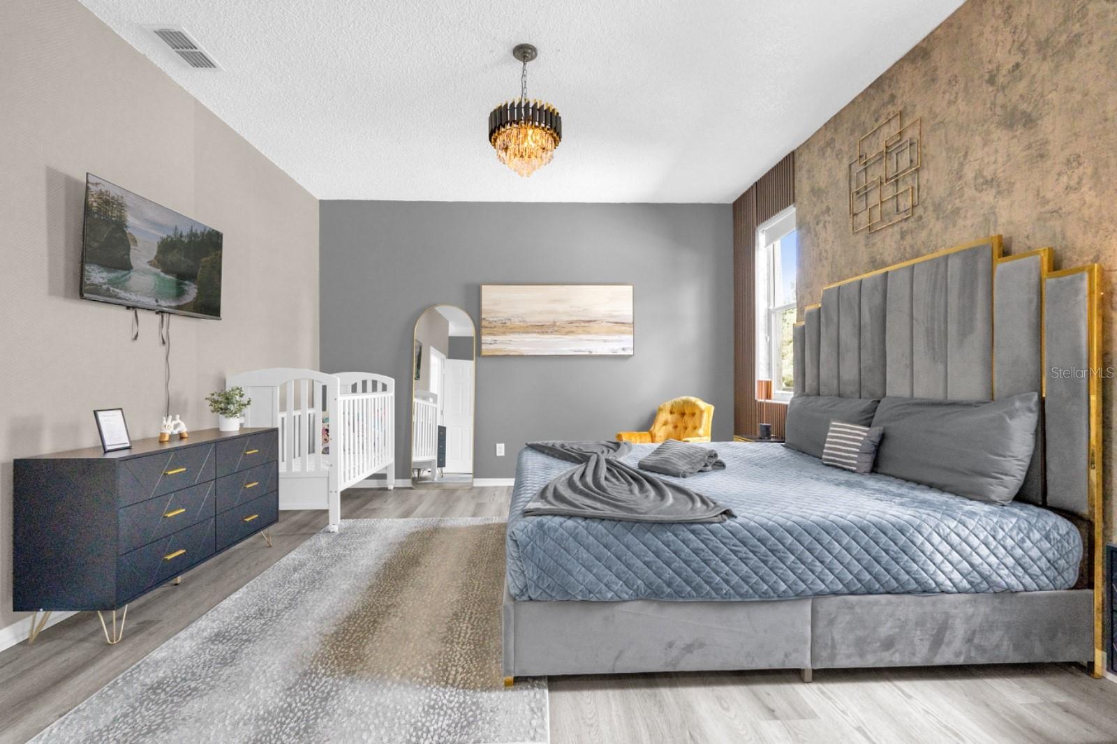 Image 7 of 53 For 137 Roma Way