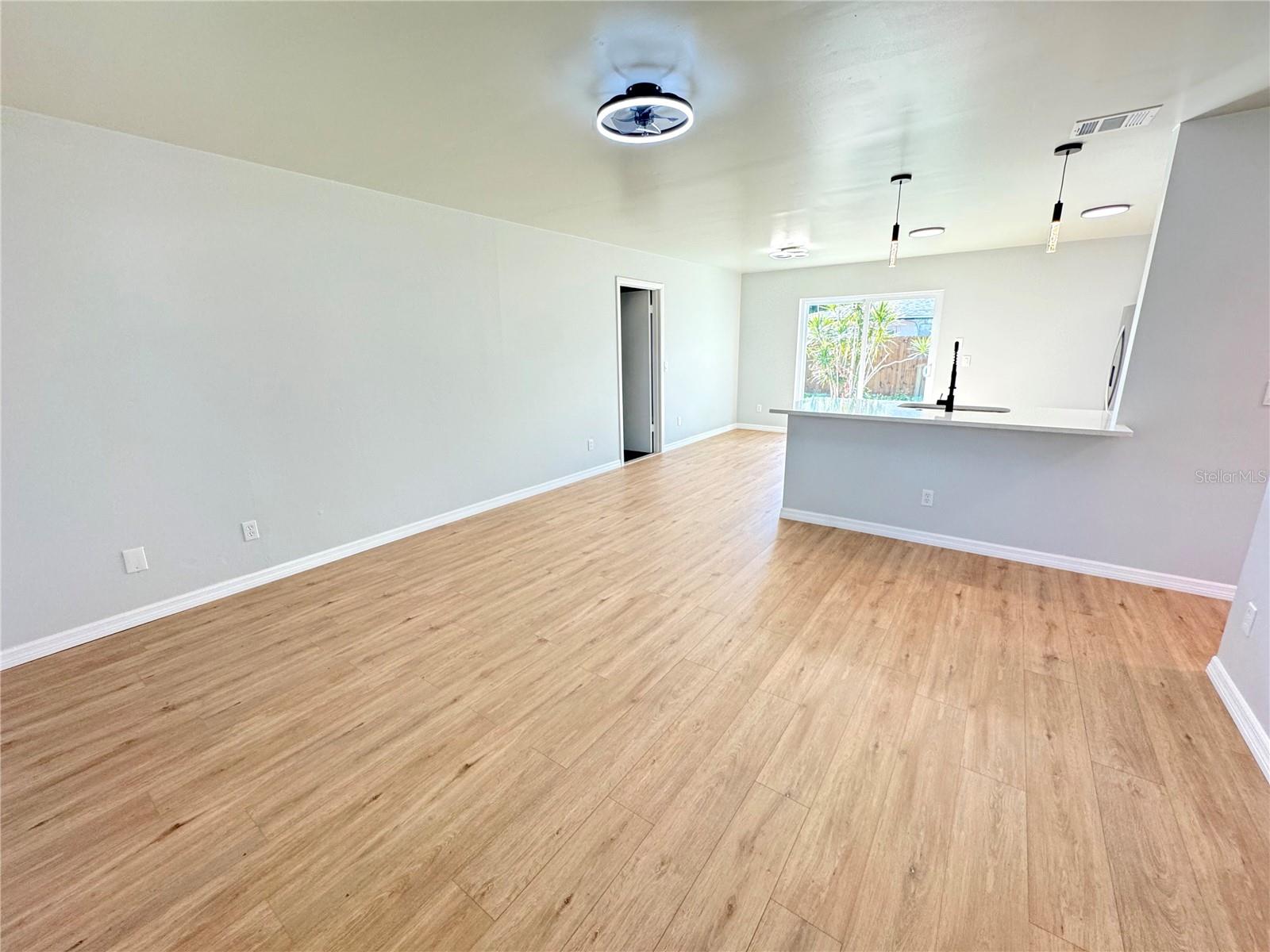 Image 4 of 24 For 4732 Lighthouse Circle