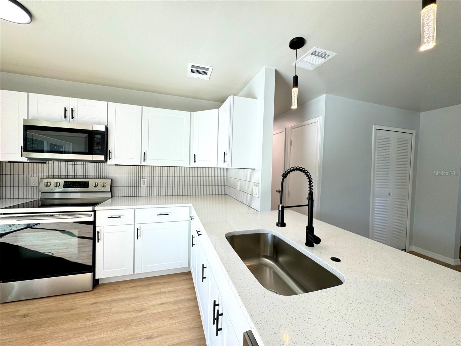 Image 9 of 24 For 4732 Lighthouse Circle