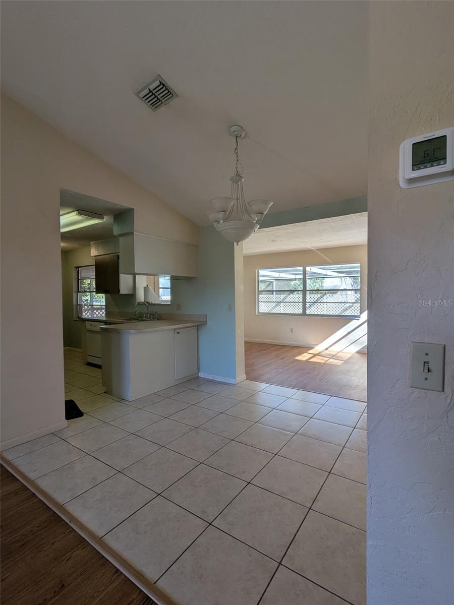 Image 11 of 15 For 515 Jefferson Street