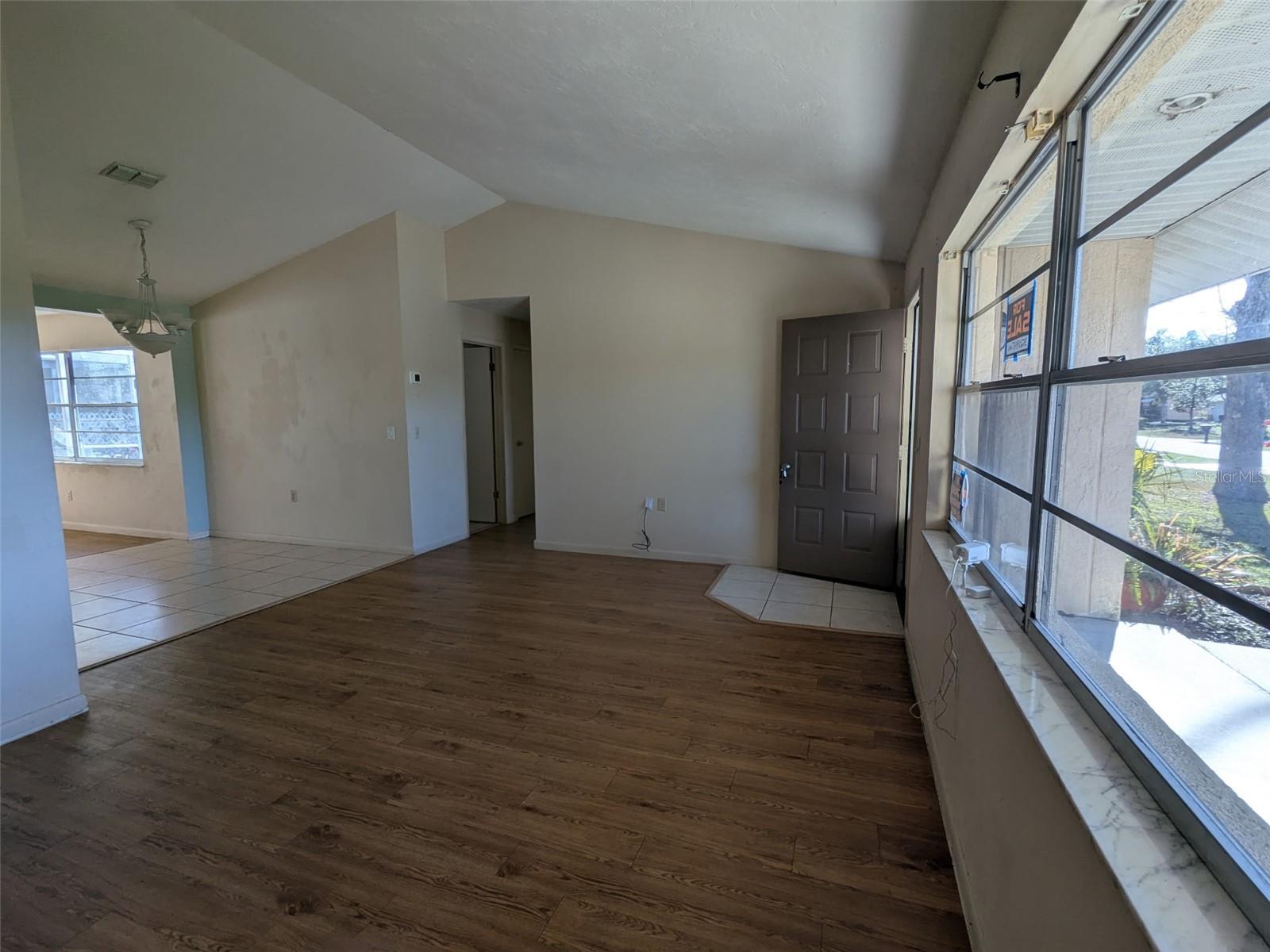 Image 3 of 15 For 515 Jefferson Street