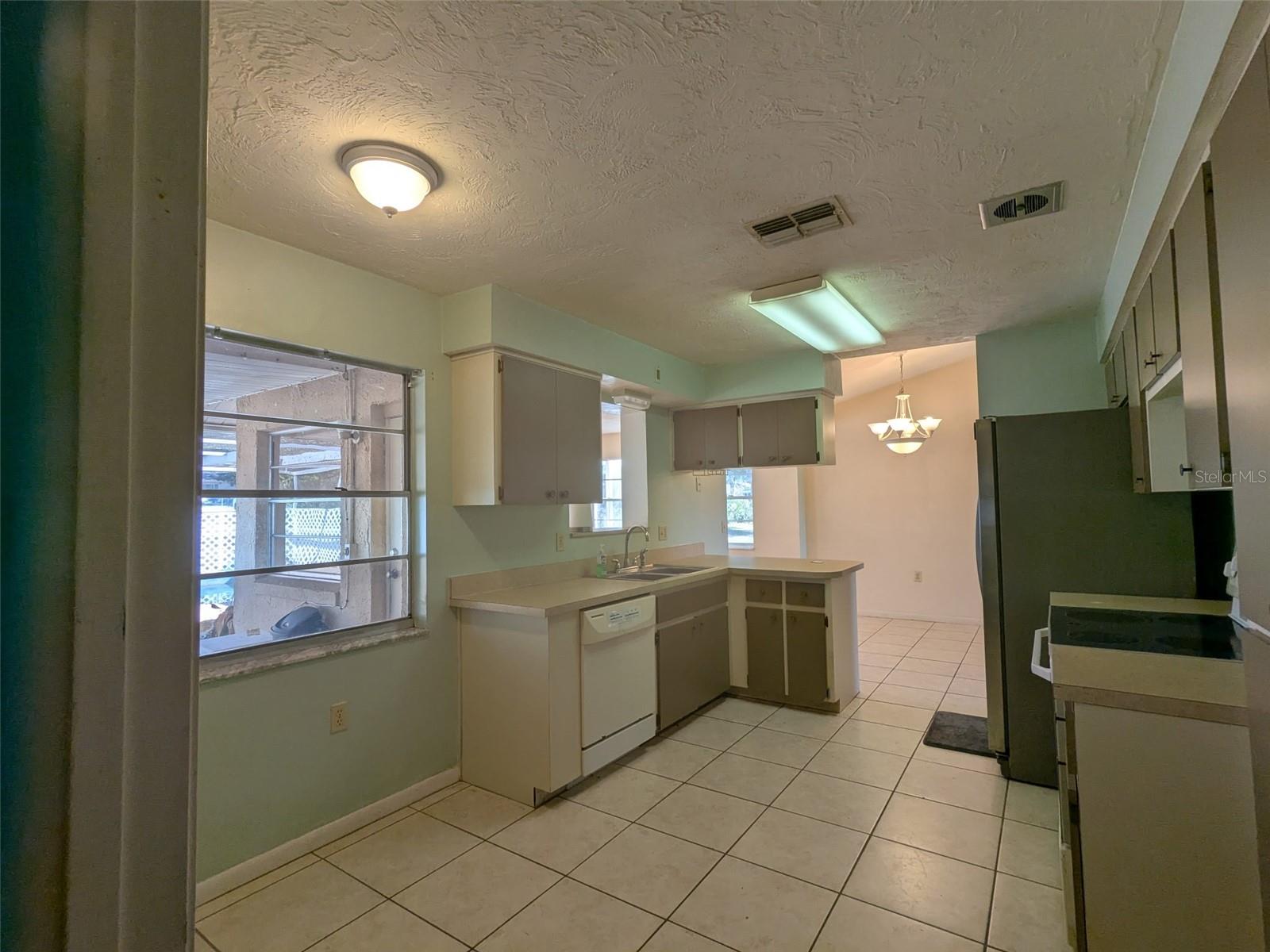 Image 6 of 15 For 515 Jefferson Street