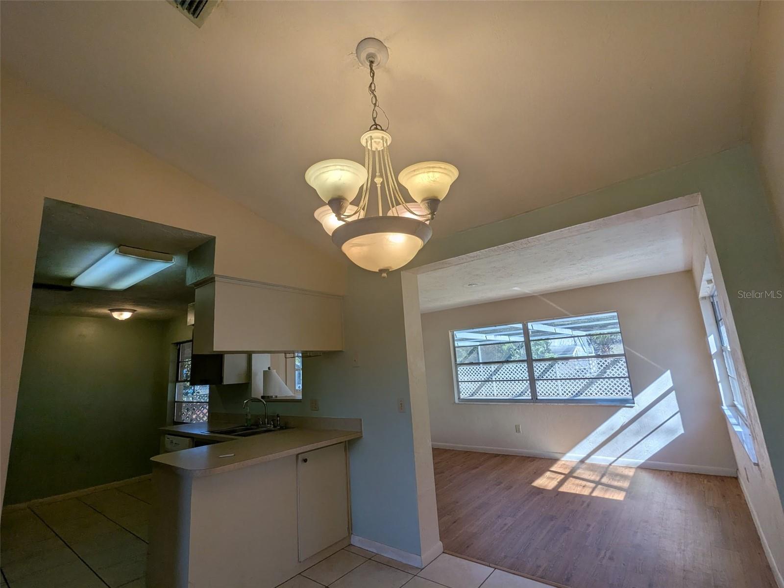 Image 7 of 15 For 515 Jefferson Street