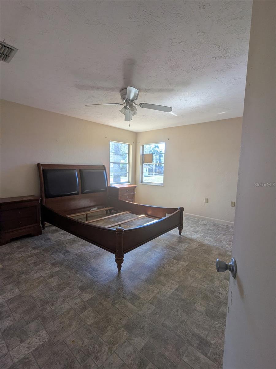 Image 9 of 15 For 515 Jefferson Street