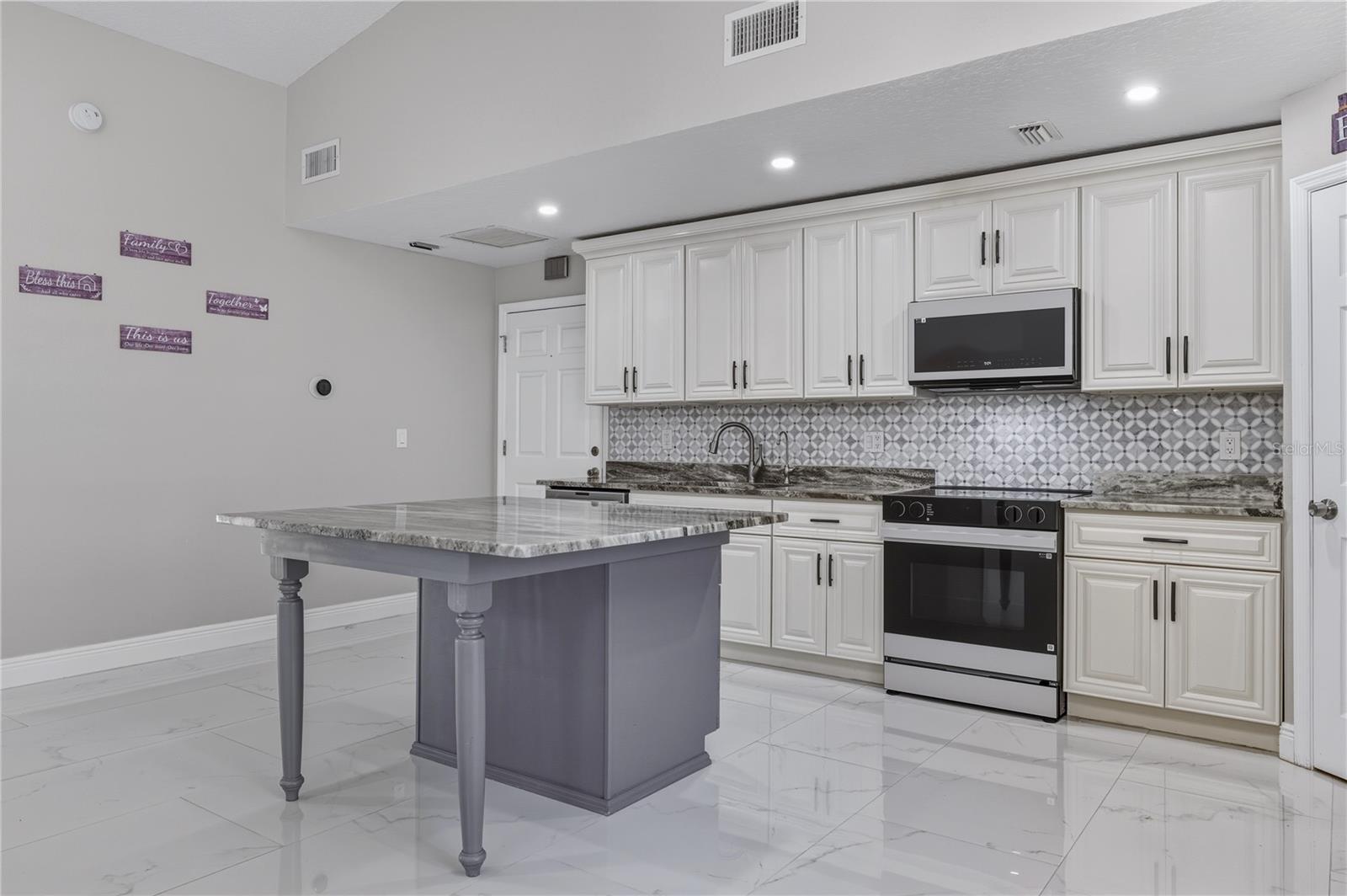 Image 4 of 19 For 2813 Abington Avenue