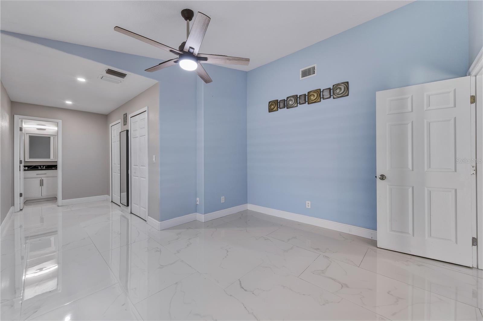 Image 7 of 19 For 2813 Abington Avenue