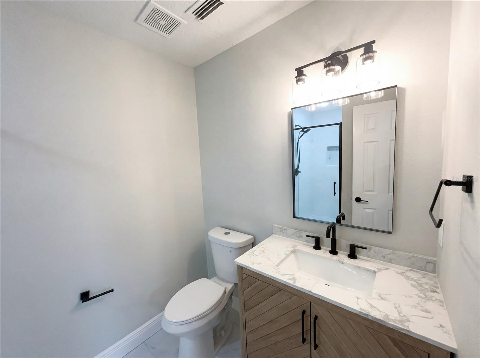 Image 21 of 26 For 4864 Lake Shore Drive