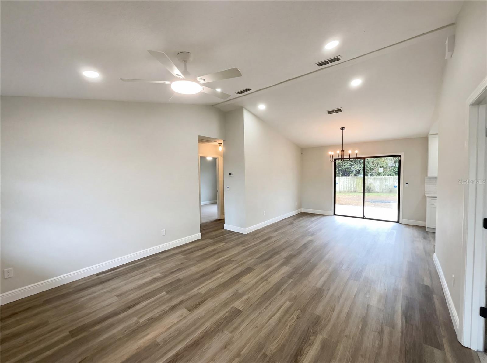 Image 7 of 26 For 4864 Lake Shore Drive